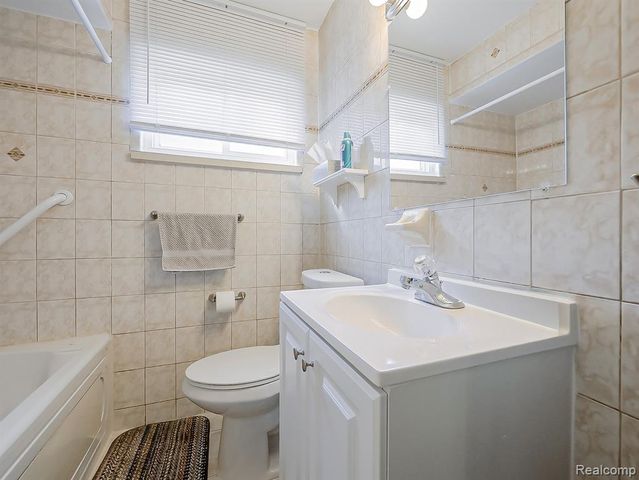 29221 Mark Avenue, Madison Heights, MI 48071