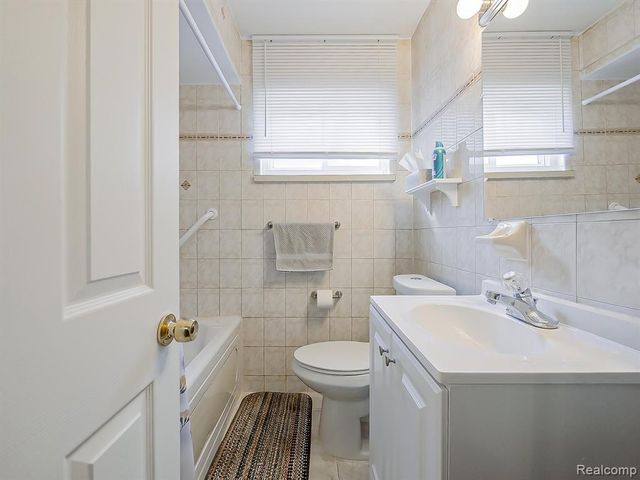 29221 Mark Avenue, Madison Heights, MI 48071