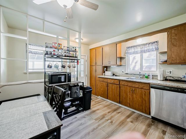 29221 Mark Avenue, Madison Heights, MI 48071