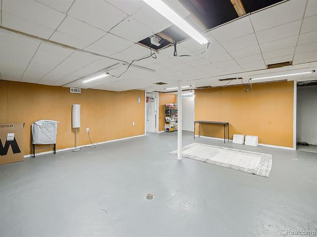 29221 Mark Avenue, Madison Heights, MI 48071
