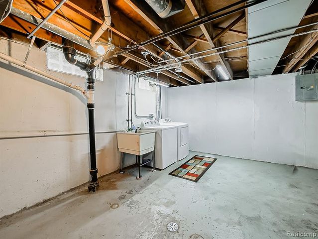 29221 Mark Avenue, Madison Heights, MI 48071
