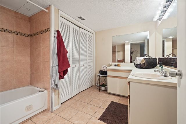 1441 Westmount Avenue 211, Dallas, TX 75211