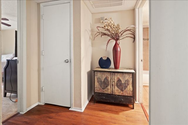 1441 Westmount Avenue 211, Dallas, TX 75211