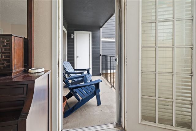 1441 Westmount Avenue 211, Dallas, TX 75211