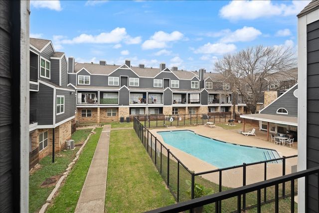 1441 Westmount Avenue 211, Dallas, TX 75211