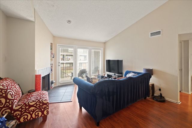 1441 Westmount Avenue 211, Dallas, TX 75211