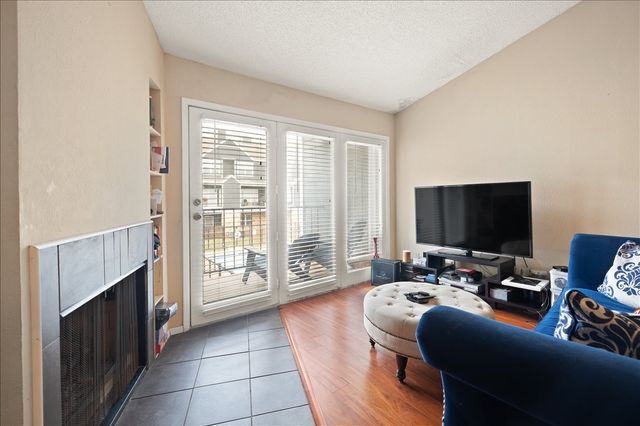 1441 Westmount Avenue 211, Dallas, TX 75211