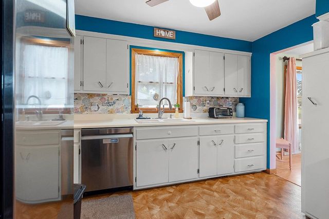 1924 E GLENDALE AVENUE, Appleton, WI 54911