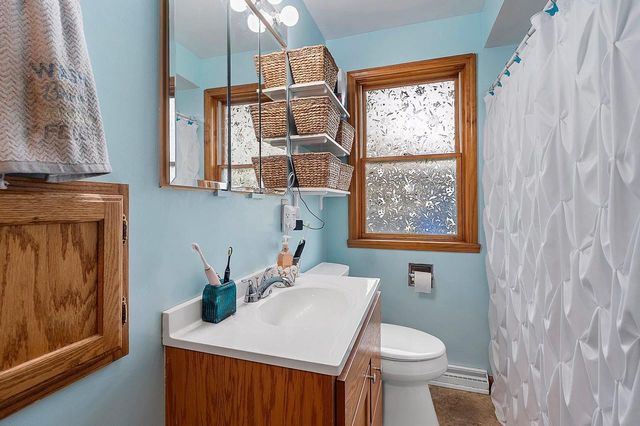 1924 E GLENDALE AVENUE, Appleton, WI 54911