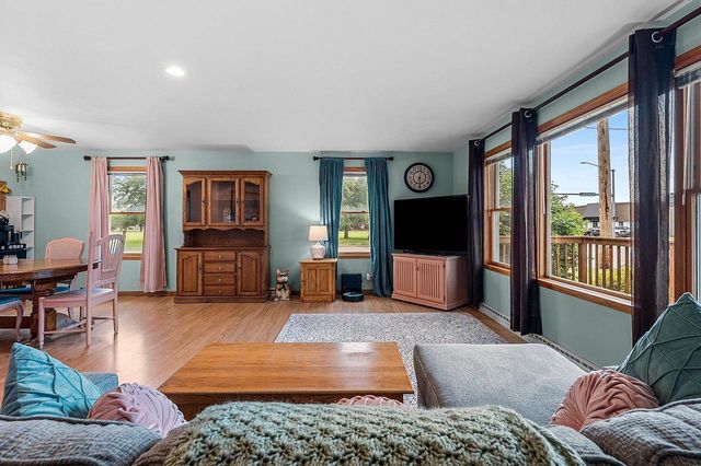 1924 E GLENDALE AVENUE, Appleton, WI 54911