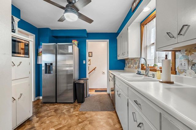 1924 E GLENDALE AVENUE, Appleton, WI 54911