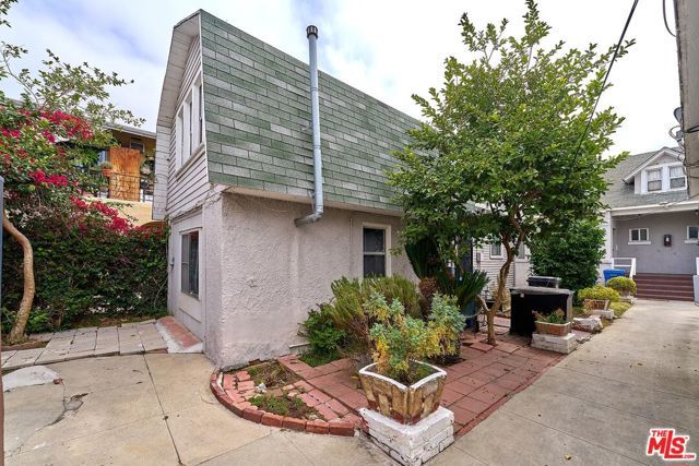1800 S New England Street, Los Angeles, CA 90006
