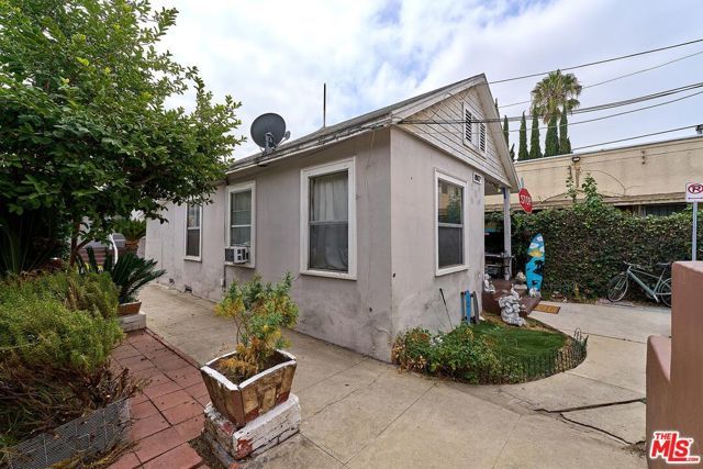 1800 S New England Street, Los Angeles, CA 90006