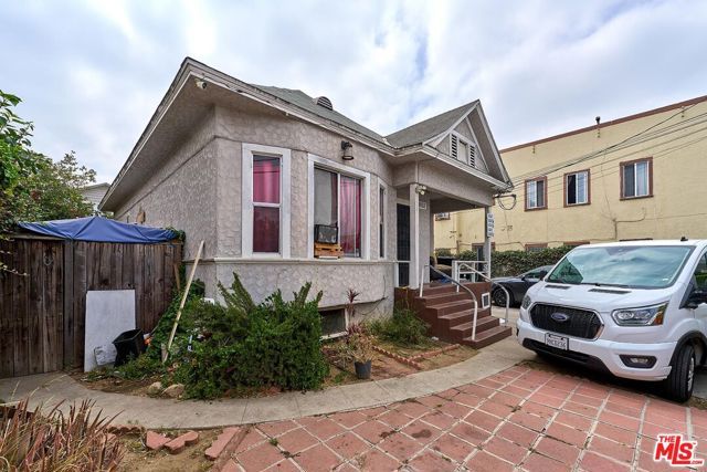 1800 S New England Street, Los Angeles, CA 90006