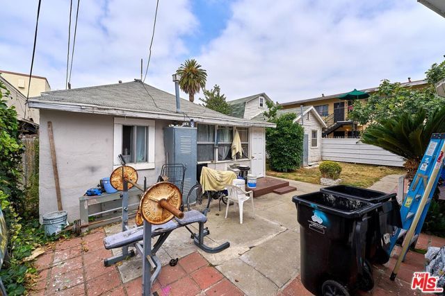 1800 S New England Street, Los Angeles, CA 90006