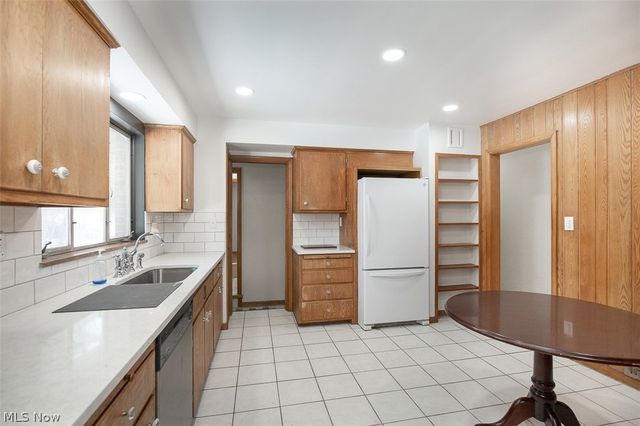 10725 York Road, North Royalton, OH 44133