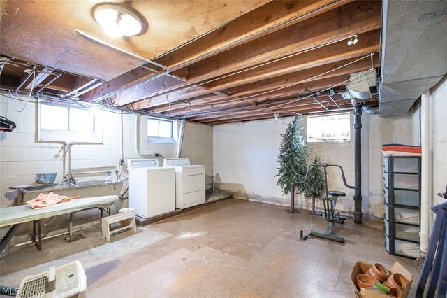 10725 York Road, North Royalton, OH 44133