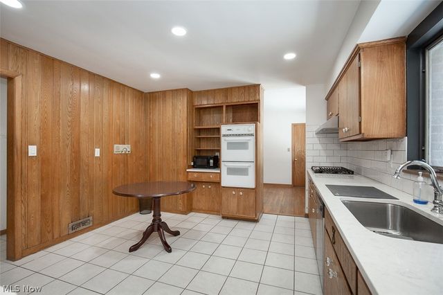 10725 York Road, North Royalton, OH 44133