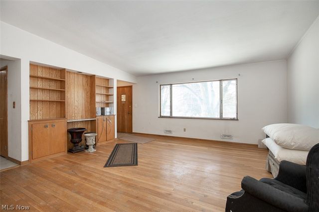 10725 York Road, North Royalton, OH 44133