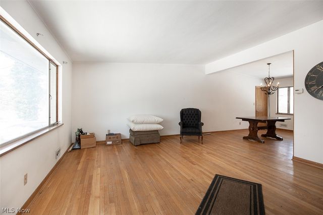 10725 York Road, North Royalton, OH 44133