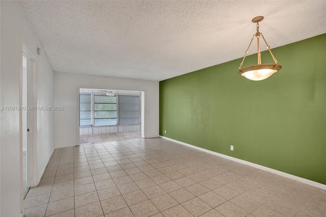 3051 NW 46th Ave 101, Lauderdale Lakes, FL 33313