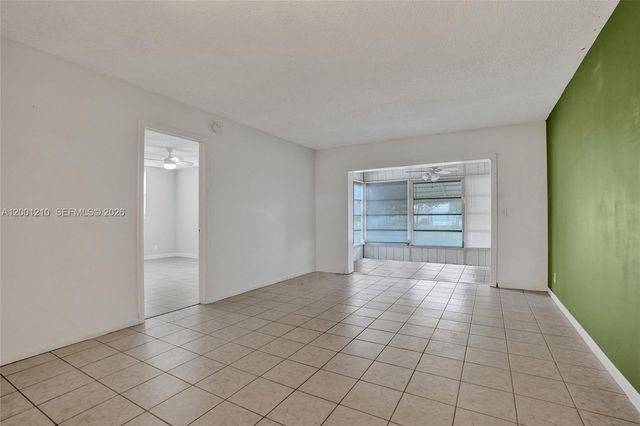 3051 NW 46th Ave 101, Lauderdale Lakes, FL 33313