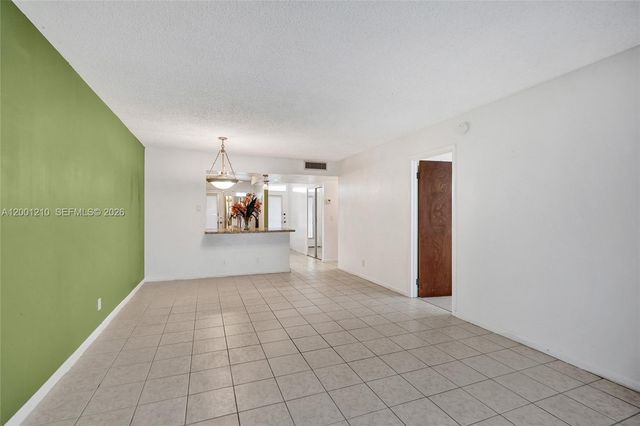 3051 NW 46th Ave 101, Lauderdale Lakes, FL 33313