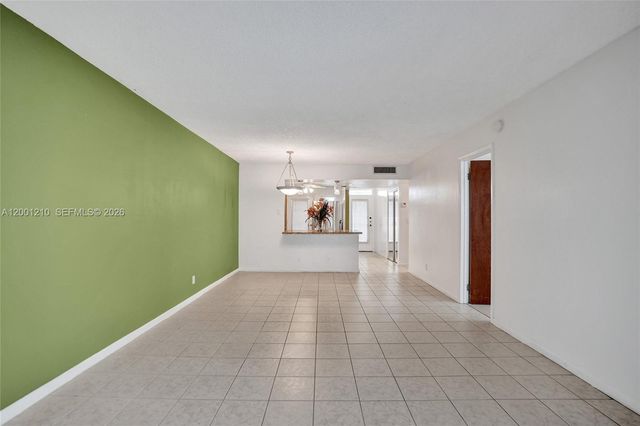 3051 NW 46th Ave 101, Lauderdale Lakes, FL 33313