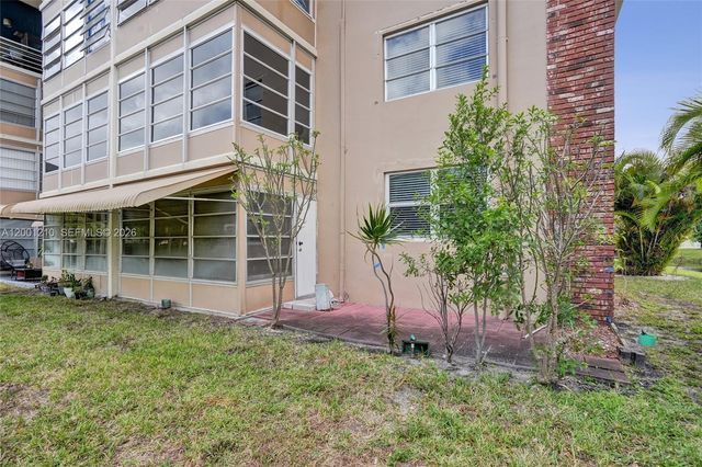 3051 NW 46th Ave 101, Lauderdale Lakes, FL 33313