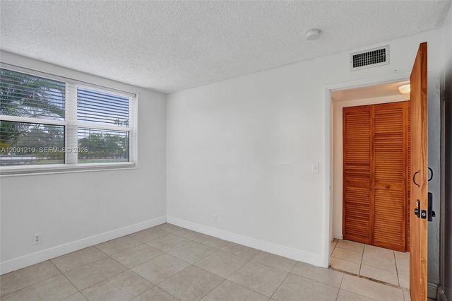 3051 NW 46th Ave 101, Lauderdale Lakes, FL 33313