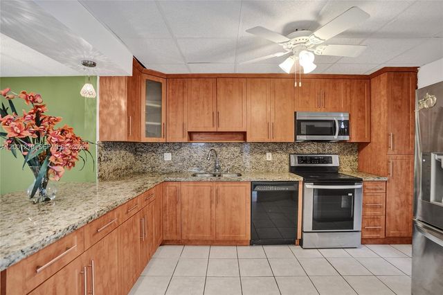 3051 NW 46th Ave 101, Lauderdale Lakes, FL 33313