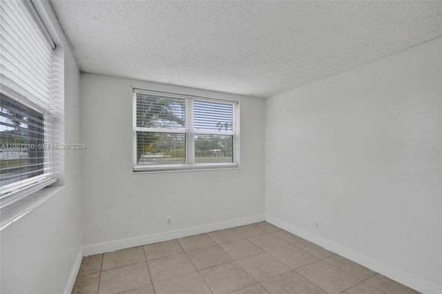 3051 NW 46th Ave 101, Lauderdale Lakes, FL 33313