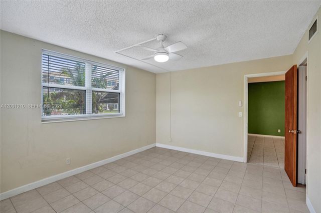 3051 NW 46th Ave 101, Lauderdale Lakes, FL 33313