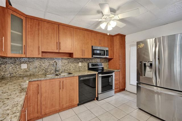 3051 NW 46th Ave 101, Lauderdale Lakes, FL 33313