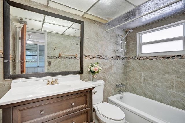 3051 NW 46th Ave 101, Lauderdale Lakes, FL 33313