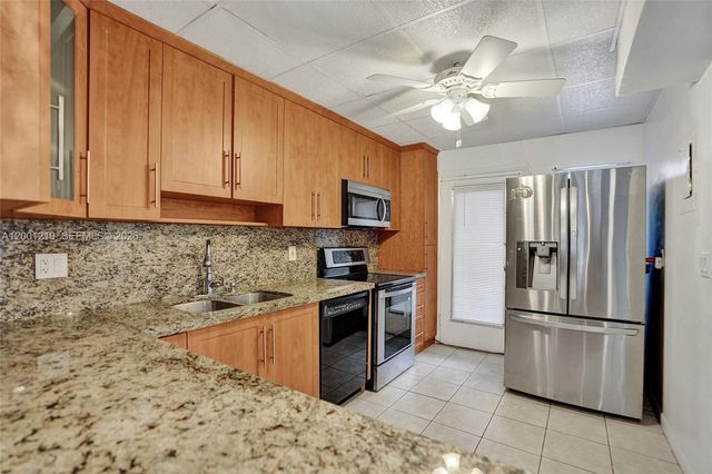 3051 NW 46th Ave 101, Lauderdale Lakes, FL 33313