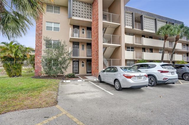 3051 NW 46th Ave 101, Lauderdale Lakes, FL 33313