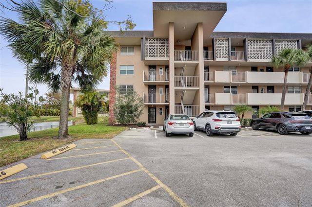 3051 NW 46th Ave 101, Lauderdale Lakes, FL 33313