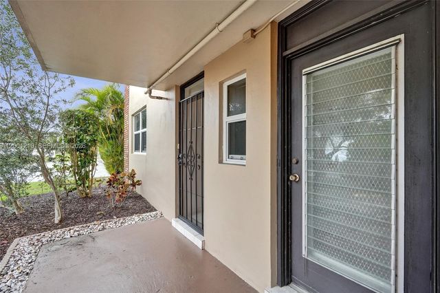 3051 NW 46th Ave 101, Lauderdale Lakes, FL 33313