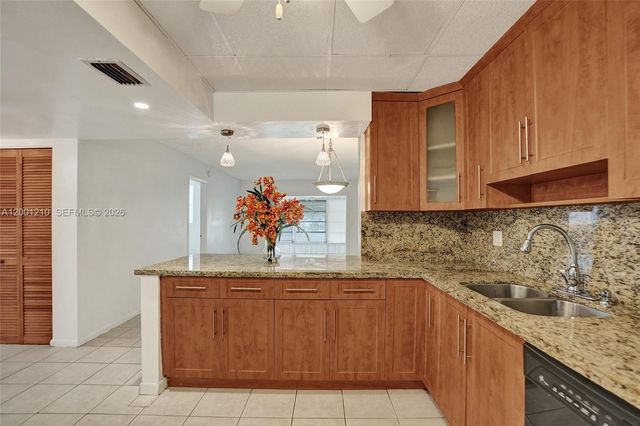 3051 NW 46th Ave 101, Lauderdale Lakes, FL 33313