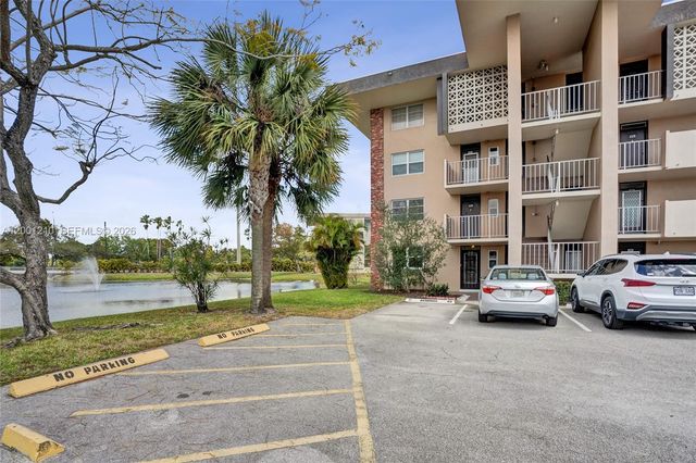 3051 NW 46th Ave 101, Lauderdale Lakes, FL 33313