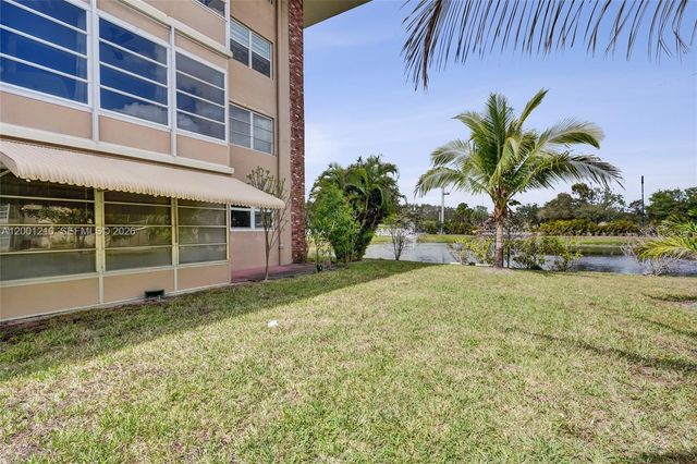 3051 NW 46th Ave 101, Lauderdale Lakes, FL 33313