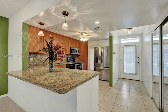 3051 NW 46th Ave 101, Lauderdale Lakes, FL 33313