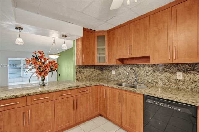 3051 NW 46th Ave 101, Lauderdale Lakes, FL 33313