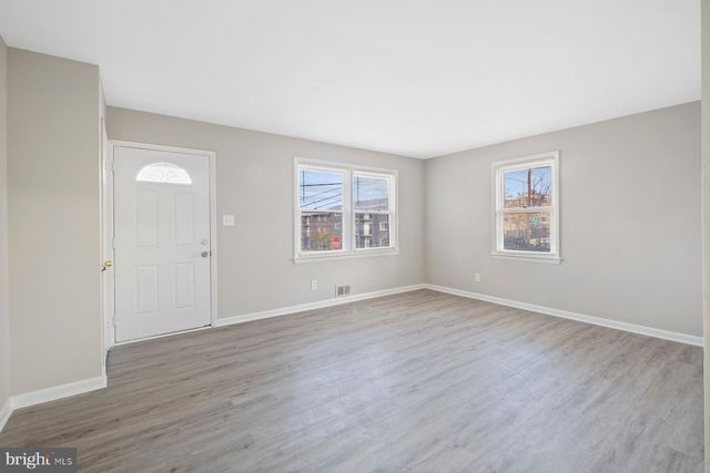 883 BELLEVUE ST SE, Washington, DC 20032