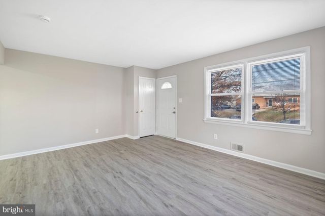 883 BELLEVUE ST SE, Washington, DC 20032