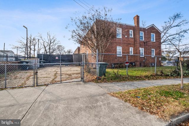 883 BELLEVUE ST SE, Washington, DC 20032