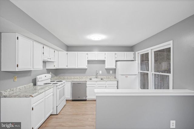 208 ROLLING HILL CT, Stafford, VA 22554