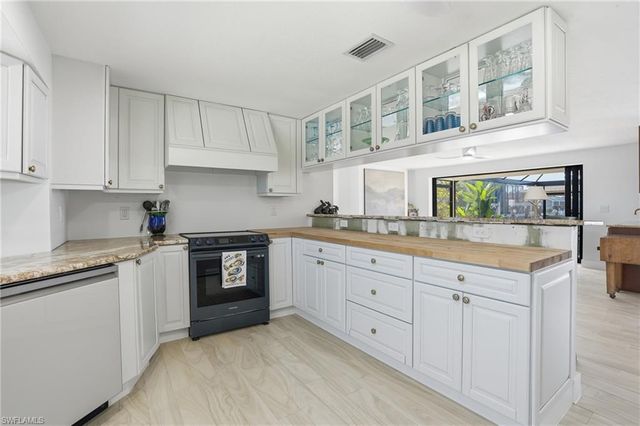 120 Albatross ST, Fort Myers Beach, FL 33931