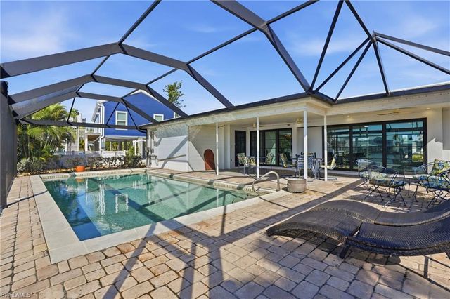 120 Albatross ST, Fort Myers Beach, FL 33931